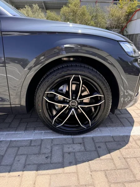 Tirane, shes SUV | Fuoristrad | Xhip Audi Nafte, gri e erret automatik Klima 8.900 km 59.000 €