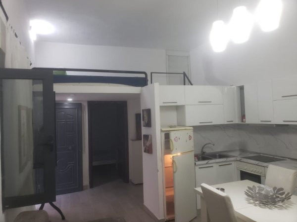 Tirane, jepet me qera shtepi 1+1 Kati 0, 45 m² 400 € (Rruga e Kavajes, 21Dhjetori)