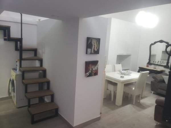 Tirane, jepet me qera shtepi 1+1 Kati 0, 45 m² 400 € (Rruga e Kavajes, 21Dhjetori)