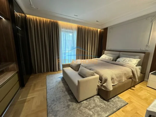 Tirane, jepet me qera apartament 2+1+Ballkon Kati 4, 107 m² 1.500 € (Kopshti Zoologjik)