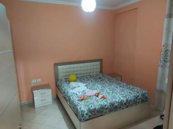 Tirane, jepet me qera apartament 2+1 Kati 4, 500 € (Komuna e Parisit)
