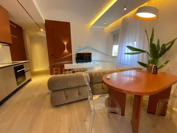 Tirane, shitet apartament 1+1+Ballkon Kati 5, 66 m² 165.000 € (Komuna e Parisit)