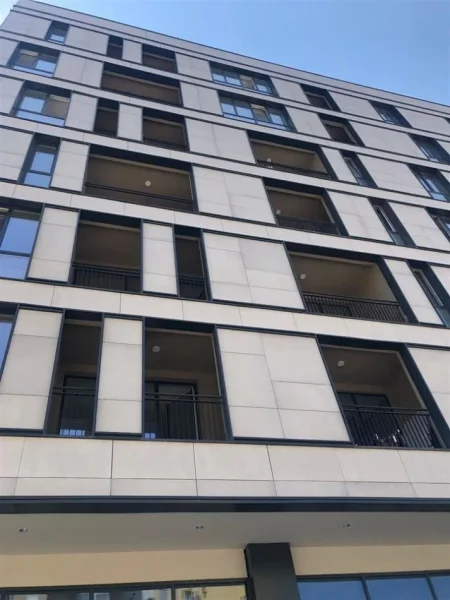 Tirane, jepet me qera zyre Kati 3, 125 m² 800 € (Ish Fusha Aviacionit)