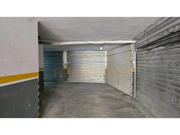 Tirane, jepet me qera apartament 2+1+Aneks+Ballkon Kati 8, 112 m² 800 € (Rruga e Elbasanit)