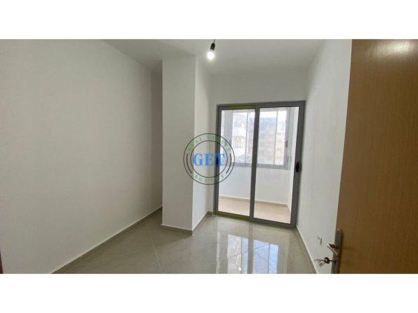 Durres, jepet me qera apartament 3+1+Ballkon Kati 1, 96 m² 300 € (Stacioni i Trenit)