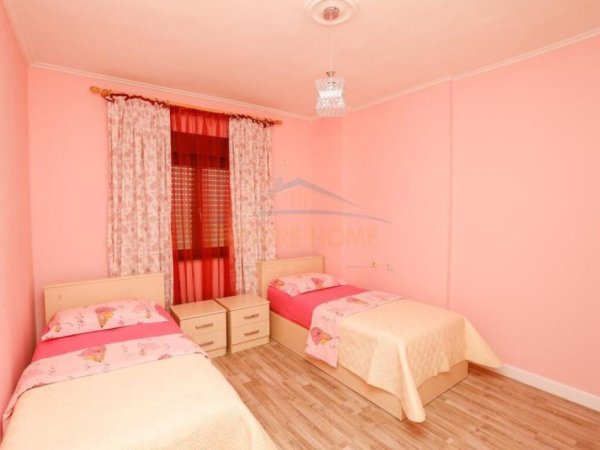 Tirane, jepet me qera apartament 3+1+Ballkon Kati 16, 157 m² 1.200 € (9 Kateshet)