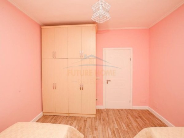 Tirane, jepet me qera apartament 3+1+Ballkon Kati 16, 157 m² 1.200 € (9 Kateshet)