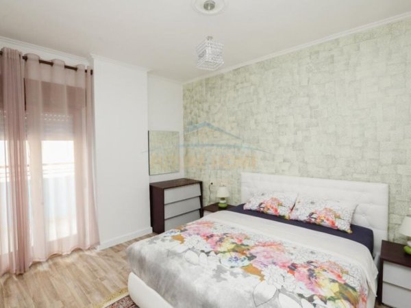 Tirane, jepet me qera apartament 3+1+Ballkon Kati 16, 157 m² 1.200 € (9 Kateshet)