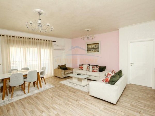 Tirane, jepet me qera apartament 3+1+Ballkon Kati 16, 157 m² 1.200 € (9 Kateshet)