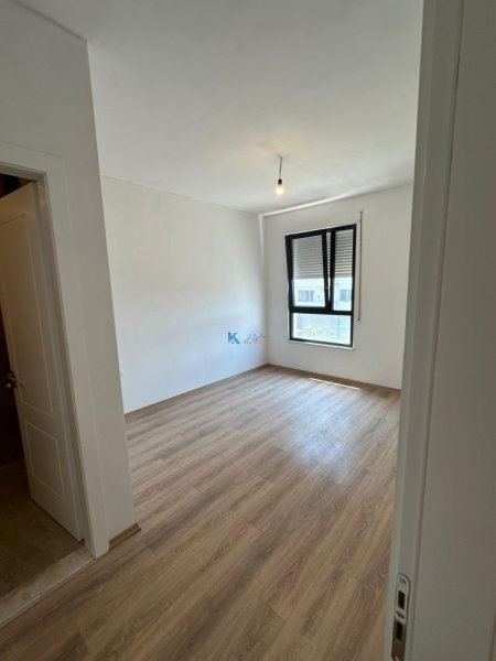Tirane, jap me qera apartament 2+1+Ballkon Kati 8, 88 m² 450 € (Kinostudio)