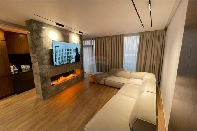 Tirane, jepet me qera 2+1+Ballkon Kati 6, 127 m² 1.800 € (Rruga e Kosovareve)