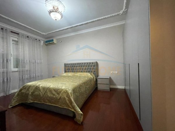 Tirane, jepet me qera apartament 2+1+Ballkon Kati 4, 100 m² 1.100 € (Bllok , Libri Universitar)