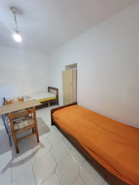 Tirane, jepet me qera garsonier 1+1 Kati 1, 250 € 