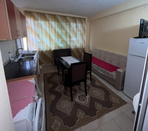 Tirane, jepet me qera apartament 1+1+Ballkon Kati 2, 50 m² 300 € (RRUGA PJETER BUDI)