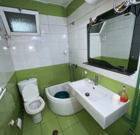 Tirane, jepet me qera apartament 1+1+Ballkon Kati 2, 50 m² 300 € (RRUGA PJETER BUDI)