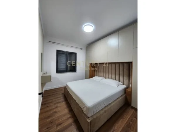 Tirane, jepet me qera apartament 2+1 Kati 8, 82 m² 500 € (YZBERISHT)