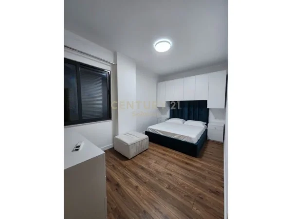Tirane, jepet me qera apartament 2+1 Kati 8, 82 m² 500 € (YZBERISHT)