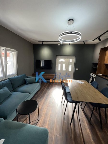 Tirane, jap me qera apartament 1+1+Ballkon Kati 1, 80 m² 550 € (Don Bosko)