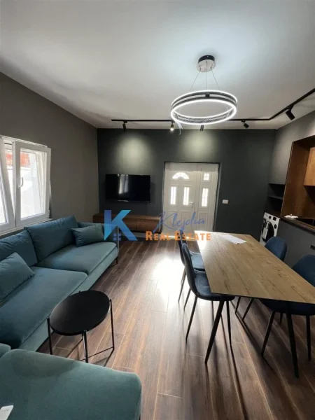 Tirane, jap me qera apartament 1+1+Ballkon Kati 1, 80 m² 550 € (Don Bosko)