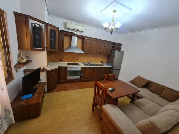 Tirane, jepet me qera apartament 1+1+Ballkon Kati 2, 65 m² 390 € (RRUGA SELAUDIN ZORBA)