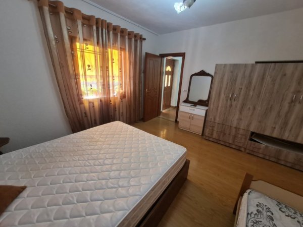 Tirane, jepet me qera apartament 1+1+Ballkon Kati 2, 65 m² 390 € (RRUGA SELAUDIN ZORBA)