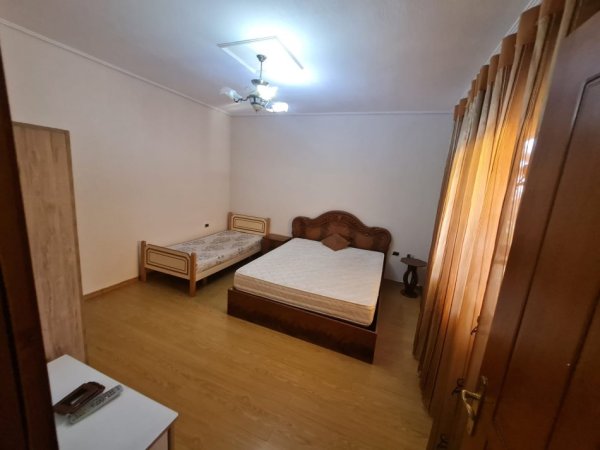 Tirane, jepet me qera apartament 1+1+Ballkon Kati 2, 65 m² 390 € (RRUGA SELAUDIN ZORBA)