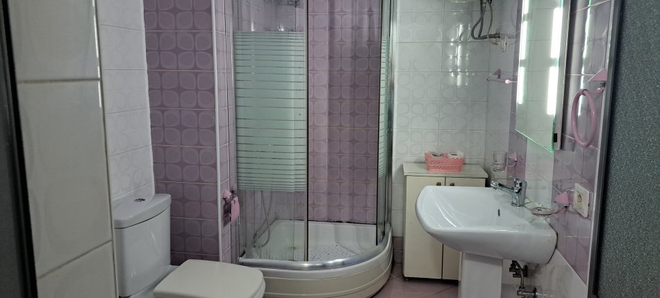 Tirane, jepet me qera apartament 2+1+Ballkon Kati 6, 85 m² 560 € (DON BOSKO)