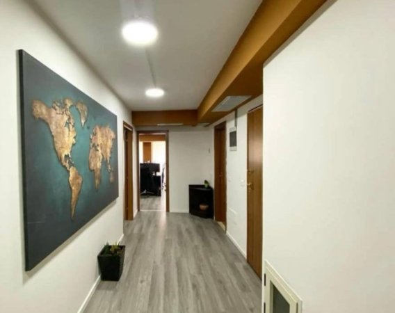 Tirane, jepet me qera zyre Kati 1, 173 m² 3.500 € (Gjimnazi Petro Nini)