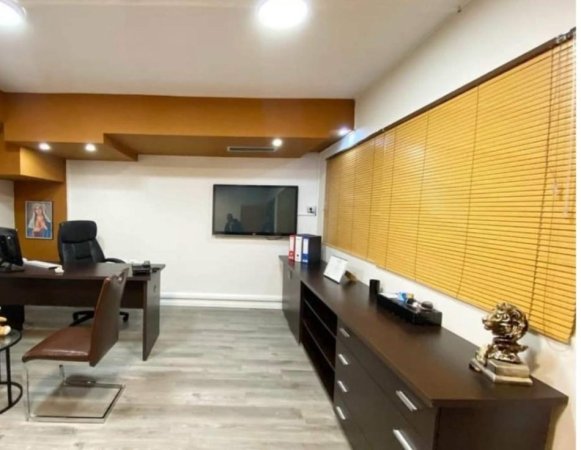 Tirane, jepet me qera zyre Kati 1, 173 m² 3.500 € (Gjimnazi Petro Nini)