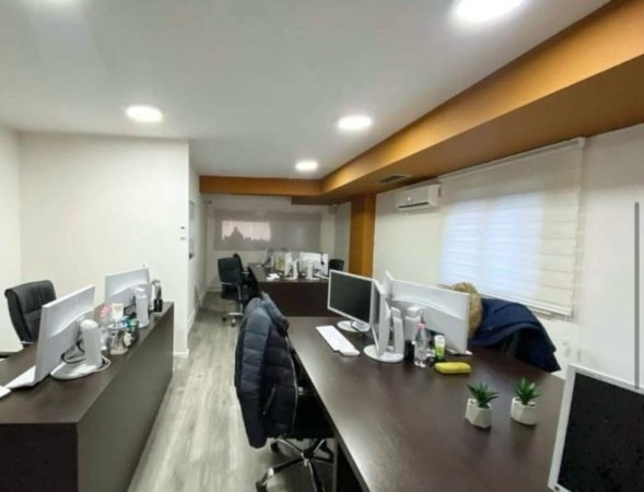Tirane, jepet me qera zyre Kati 1, 173 m² 3.500 € (Gjimnazi Petro Nini)