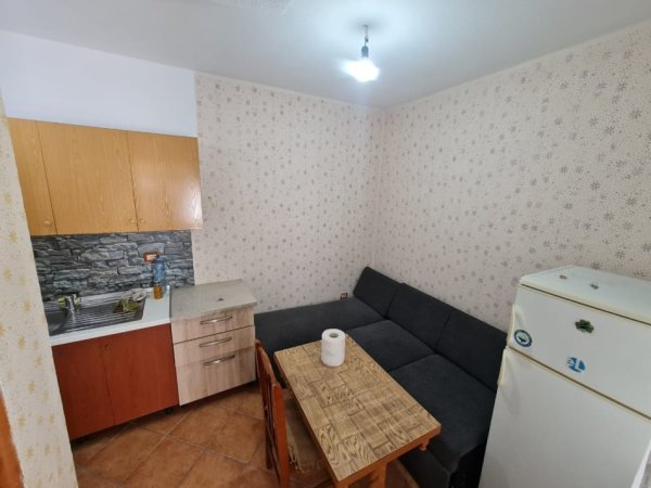 Tirane, jepet me qera apartament 1+1+Ballkon Kati 1, 50 m² 330 € (SPITALET)