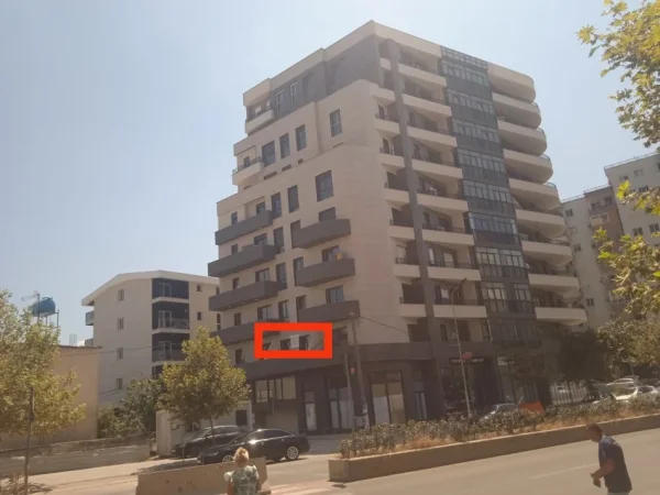 Tirane, jepet me qera ambjent biznesi Kati 1, 55 m² 70m nga Rotondo Astir, Bulevardi Migjeni (rruge kryesore)