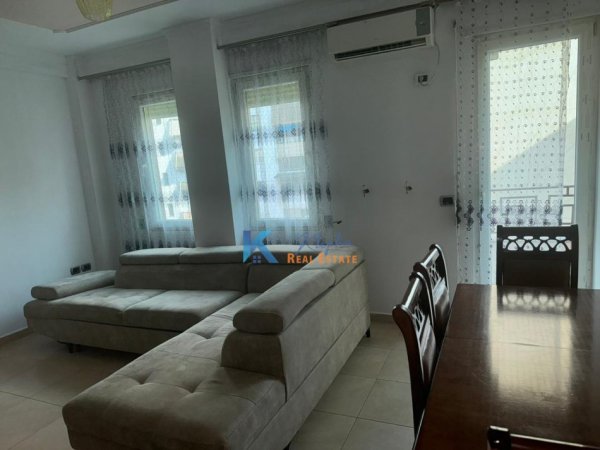 Tirane, jap me qera apartament 2+1+Ballkon Kati 3, 95 m² 580 € (Rruga 5 Maji)