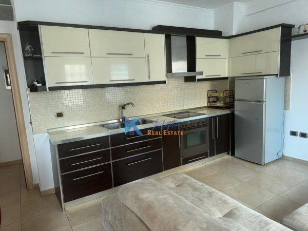 Tirane, jap me qera apartament 2+1+Ballkon Kati 3, 95 m² 580 € (Rruga 5 Maji)