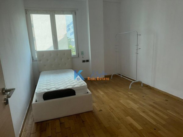 Tirane, jap me qera apartament 2+1+Ballkon Kati 3, 95 m² 580 € (Rruga 5 Maji)