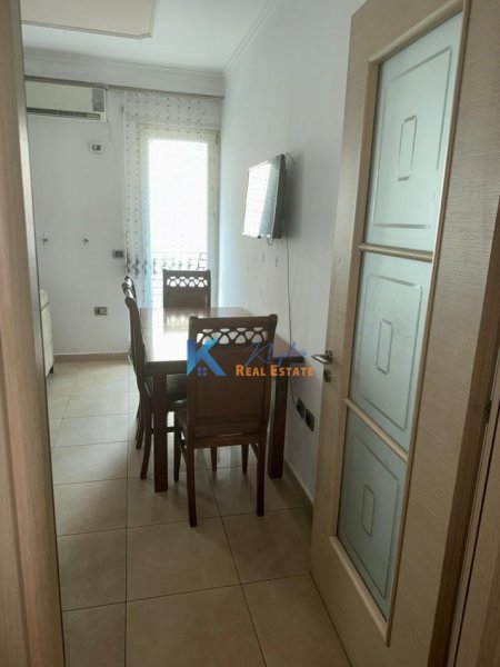 Tirane, jap me qera apartament 2+1+Ballkon Kati 3, 95 m² 580 € (Rruga 5 Maji)