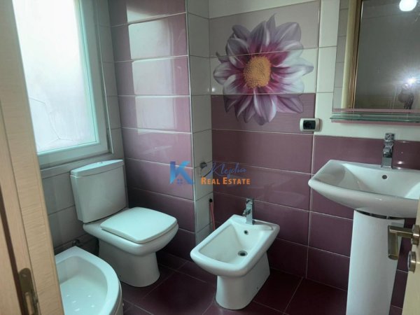 Tirane, jap me qera apartament 2+1+Ballkon Kati 3, 95 m² 580 € (Rruga 5 Maji)