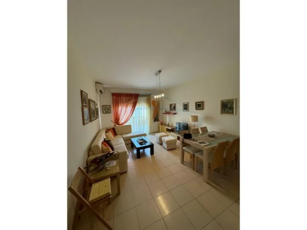 Tirane, jepet me qera apartament 2+1+Aneks+Ballkon Kati 4, 112 m² 650 € (Pazari i Ri)