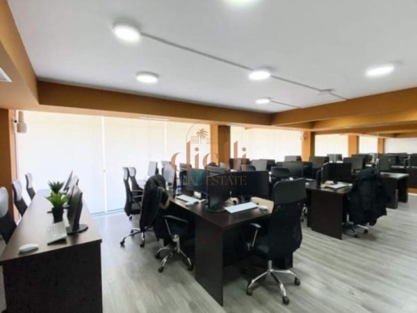 Tirane, jepet me qera ambjent biznesi Kati 1, 194 m² 3.500 € (Ish Blloku)