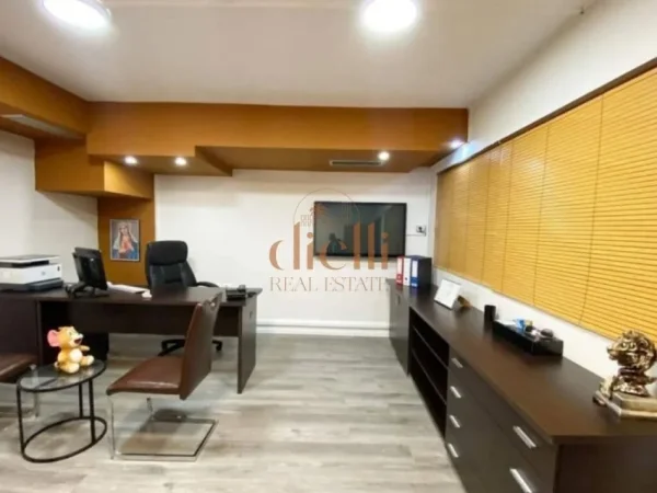 Tirane, jepet me qera ambjent biznesi Kati 1, 194 m² 3.500 € (Ish Blloku)