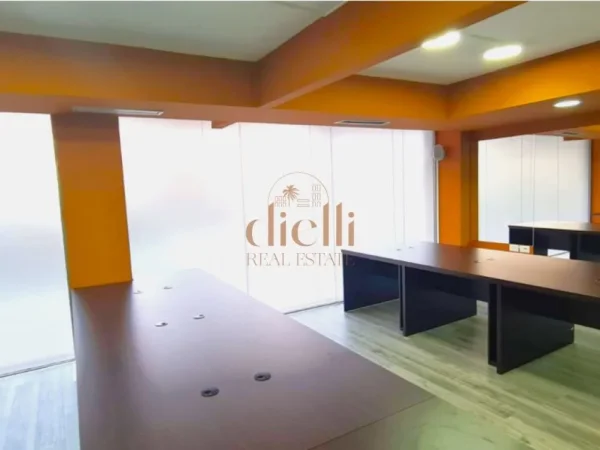 Tirane, jepet me qera ambjent biznesi Kati 1, 194 m² 3.500 € (Ish Blloku)