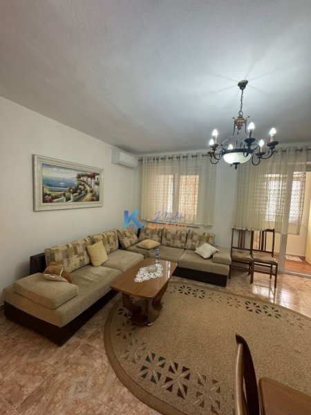 Tirane, jap me qera apartament 1+1+Ballkon Kati 1, 80 m² 550 € (Sheshi Wilson)