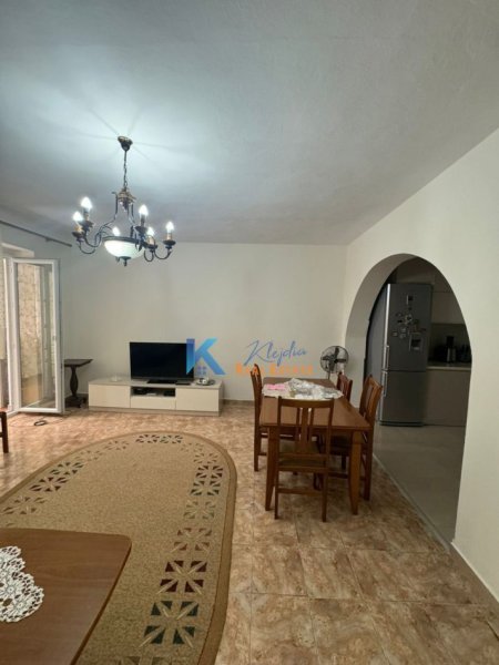 Tirane, jap me qera apartament 1+1+Ballkon Kati 1, 80 m² 550 € (Sheshi Wilson)