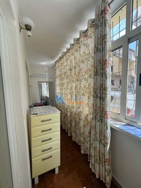 Tirane, jap me qera apartament 1+1+Ballkon Kati 1, 80 m² 550 € (Sheshi Wilson)
