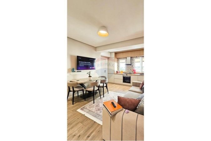 Tirane, shitet apartament 1+1 Kati 5, 60 m² 235.000 € (Bllok)