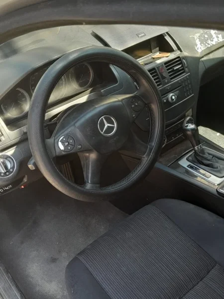 Tirane, shes makine Mercedes benz Nafte, gri metalizato automatik Kondicioner 300 km 4.000 €