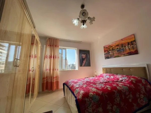 Tirane, jepet me qera apartament 1+1 Kati 4, 40 m² 400 € (rr kavajes)