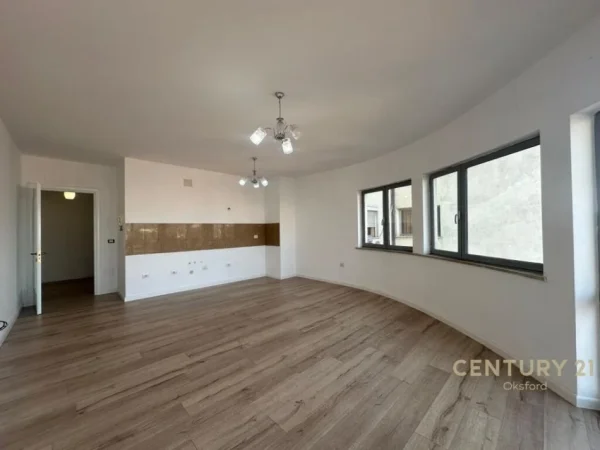 Tirane, shes apartament 1+1+Aneks+Ballkon Kati 8, 76 m² 155.000 € (RING CENTER)