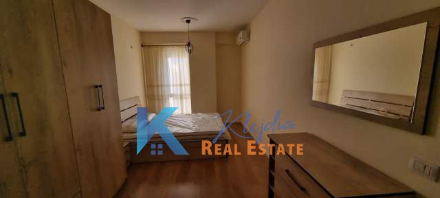 Tirane, jap me qera apartament 2+1+Ballkon Kati 3, 91 m² 690 € (Kompleksi Kontakt)