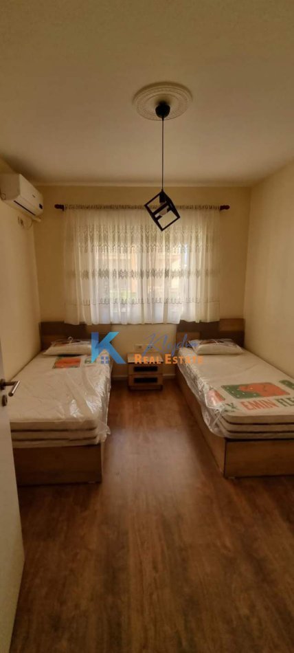 Tirane, jap me qera apartament 2+1+Ballkon Kati 3, 91 m² 690 € (Kompleksi Kontakt)